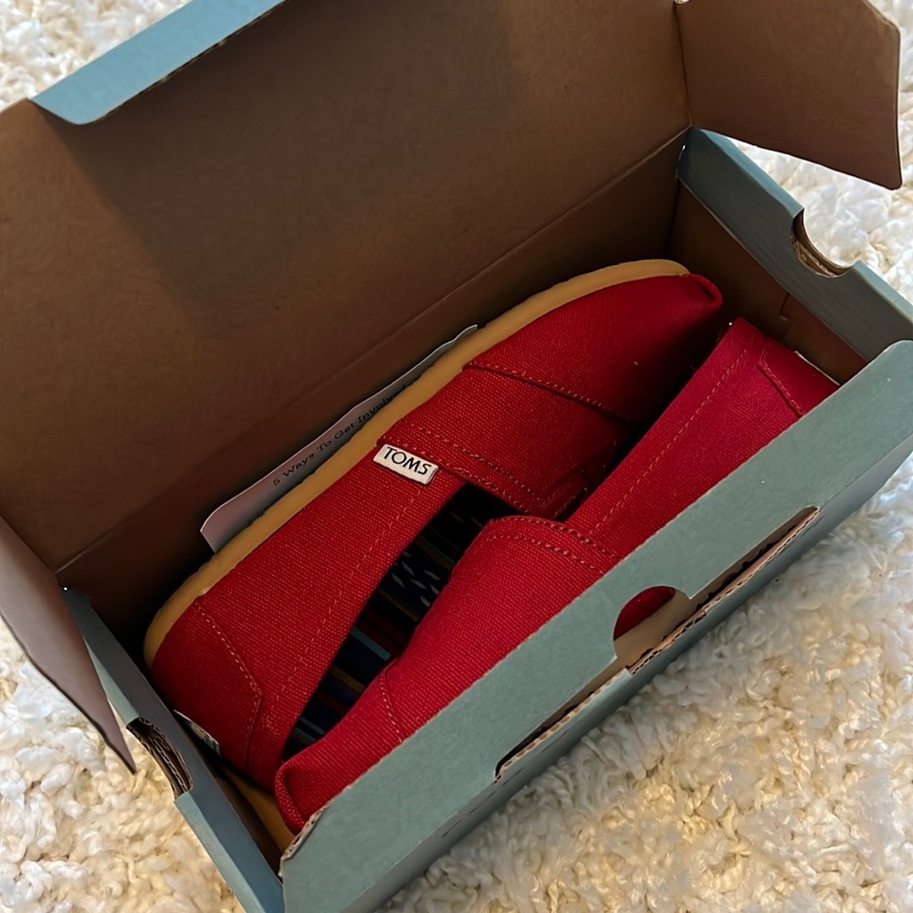 Red Toms Size 6